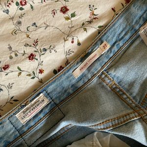 Levi’s premium Ribcage jeans